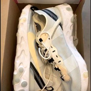 NIKE Element React 55 in White/Pale Vanilla/Black Sneakers Size 12